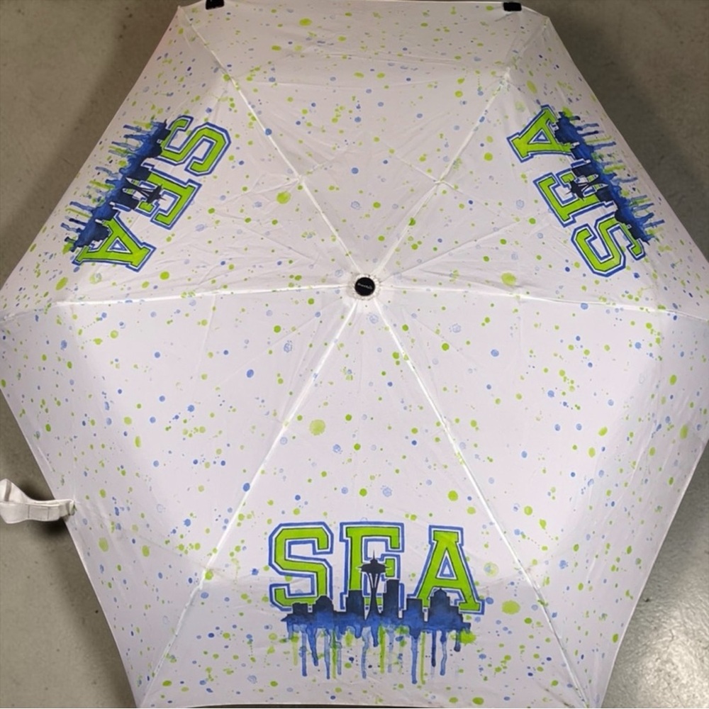 🎁 NWT Shedrain Seahawk Umbrella ☔️